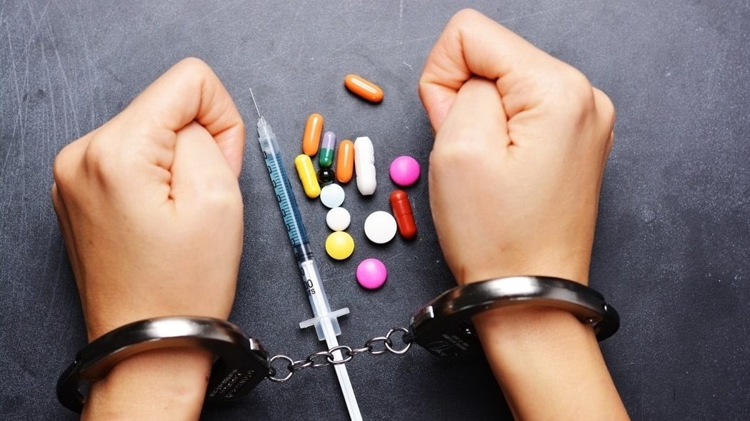 Información importante sobre las leyes de posesión de drogas en Arizona