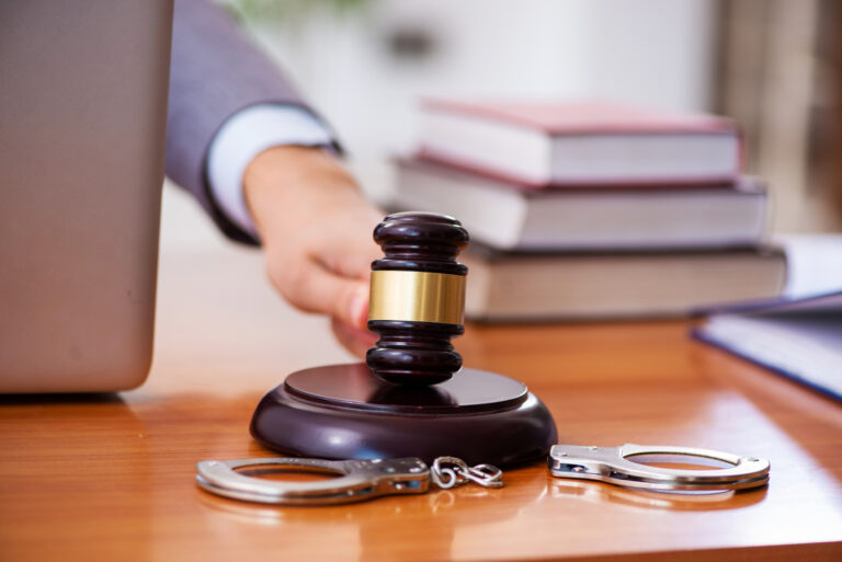 Abogados de defensa criminal y bancarrota en Cave Creek 