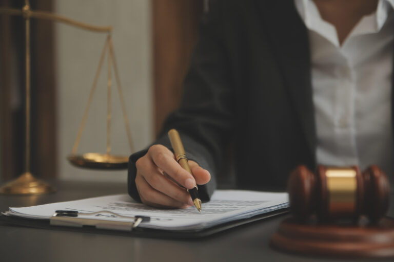 Abogados de conducta desordenada con arma en Cave Creek
