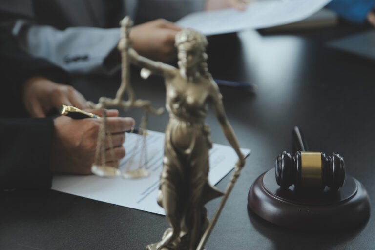 Abogados de agresión con agravantes en Gila Bend